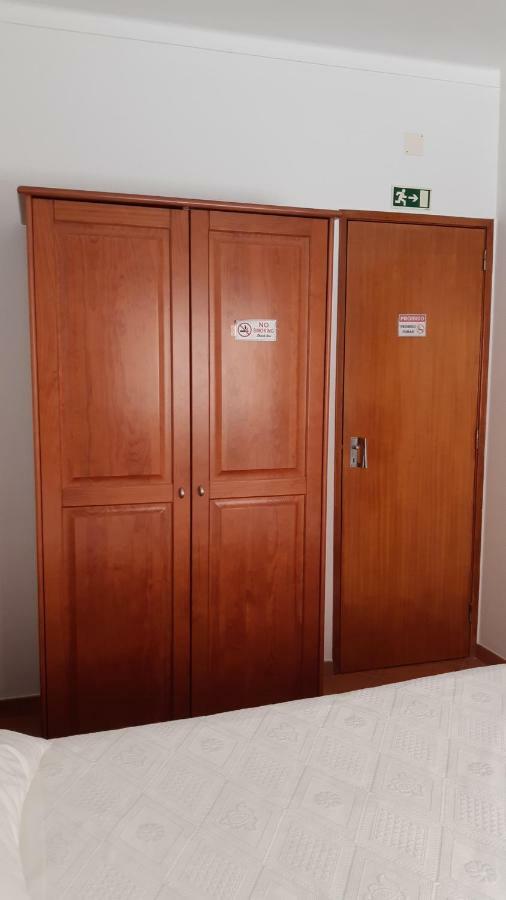 Alojamentos S.Jose Atouguia Da Baleia Luaran gambar